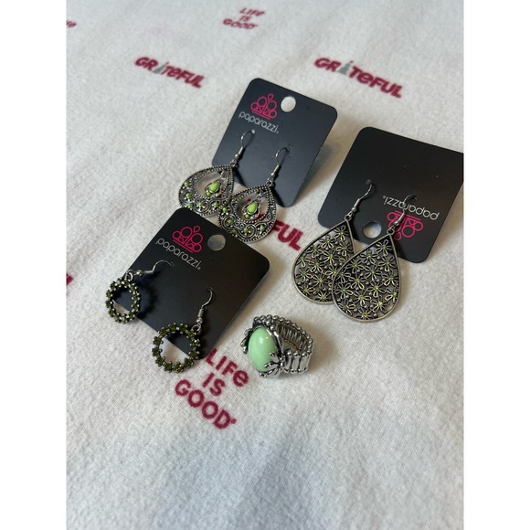 NWT Paparazzi set of 3 Green and silver earrings and ring - Picture 4 of 4